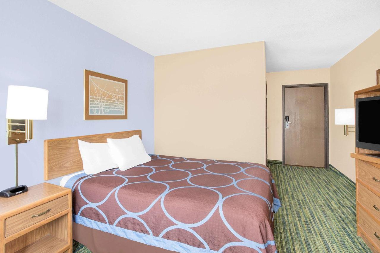 Boarders Inn & Suites By Cobblestone Hotels Waterloo Cedar Falls Buitenkant foto