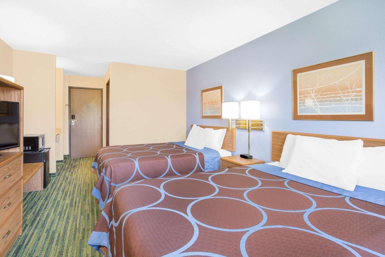 Boarders Inn & Suites By Cobblestone Hotels Waterloo Cedar Falls Buitenkant foto