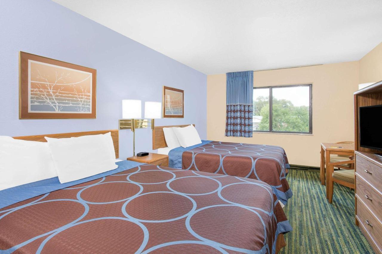 Boarders Inn & Suites By Cobblestone Hotels Waterloo Cedar Falls Buitenkant foto