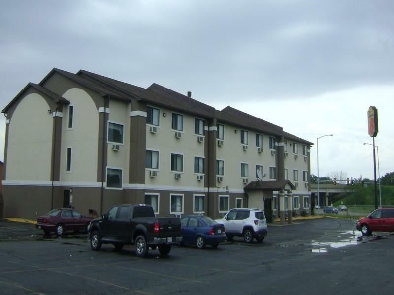 Boarders Inn & Suites By Cobblestone Hotels Waterloo Cedar Falls Buitenkant foto